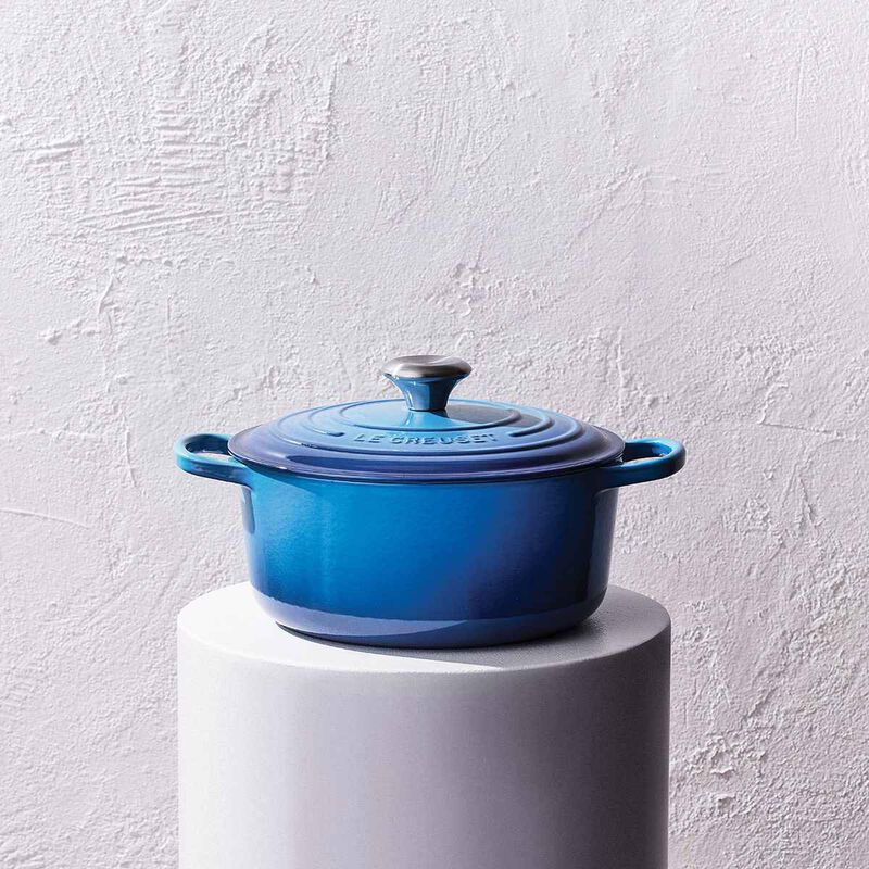 Le Creuset Signature Cast Iron Round Casserole 28cm image number 1